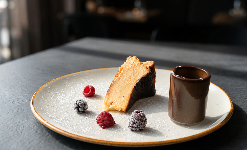 San Sebastian Cheesecake im Esszimmer Dresden