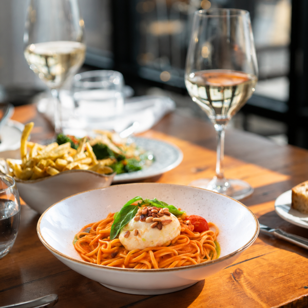 Pasta mit Burrata im Esszimmer Dresden
