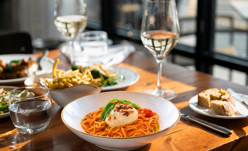 Pasta mit Burrata im Esszimmer Dresden